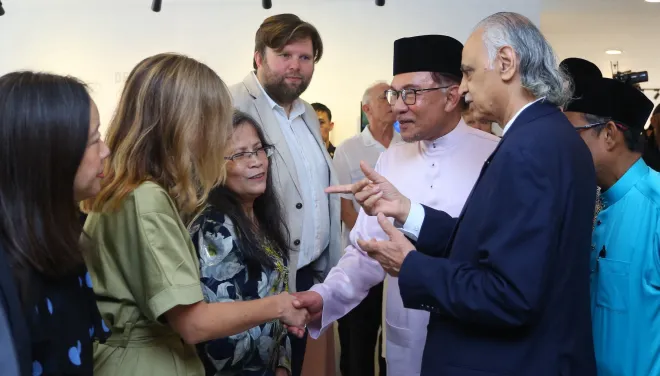 PMX Greets Guests at Welcome to PNT Exhibition
