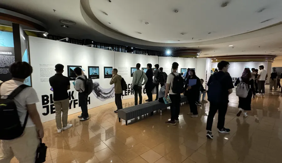 Students explore the Meangerie